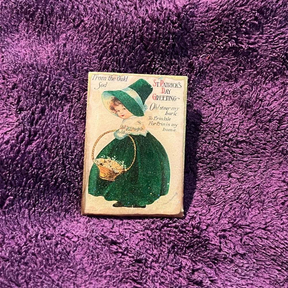 VINTAGE ST PATRICKS DAY GREETINGS PIN